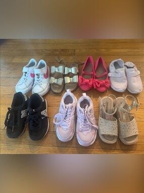 Lot of 7 Nike, steve madden, new balance, old navy water Kids  Athletic Sneakers